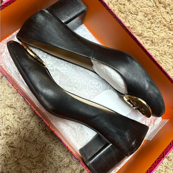Tory Burch Hope Black Flats with Gold Accents - Picture 6 of 8